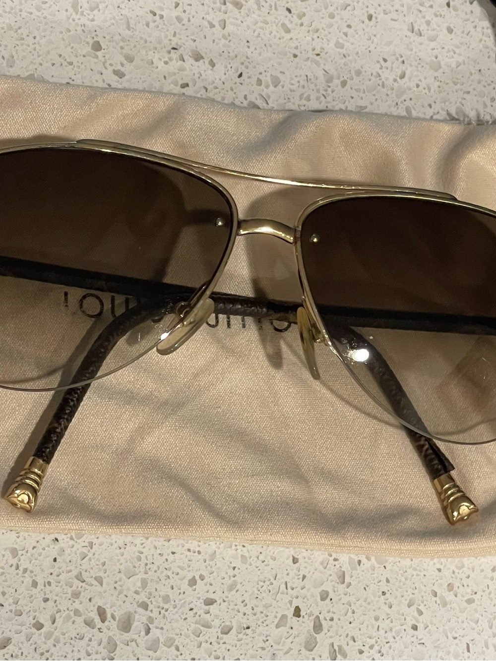 Louis Vuitton Gold Frame Brown Gradient Lens Aviator Sunglasses
